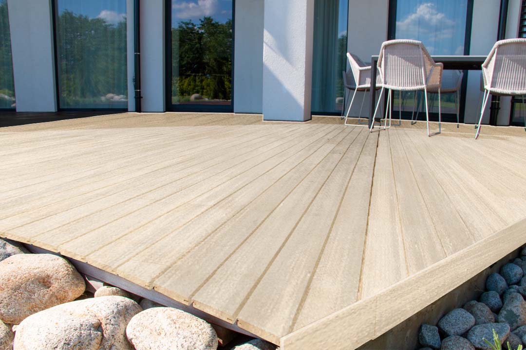Retique It® Multi-purpose Smooth Finish Kit in White Wash for wood surfaces, featuring a natural, even finish on decking and furniture.