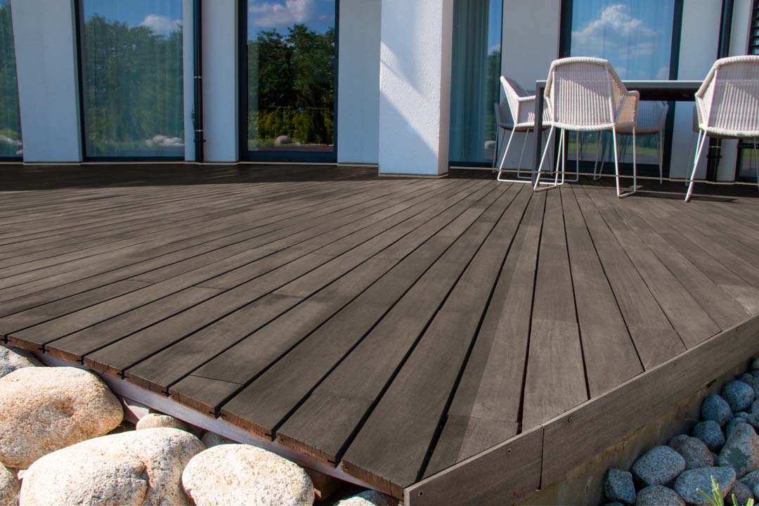 Retique It Multi-purpose Smooth Finish Kit (Med) in Harbor Gray for wood and decking projects, showcasing a smooth, even finish.