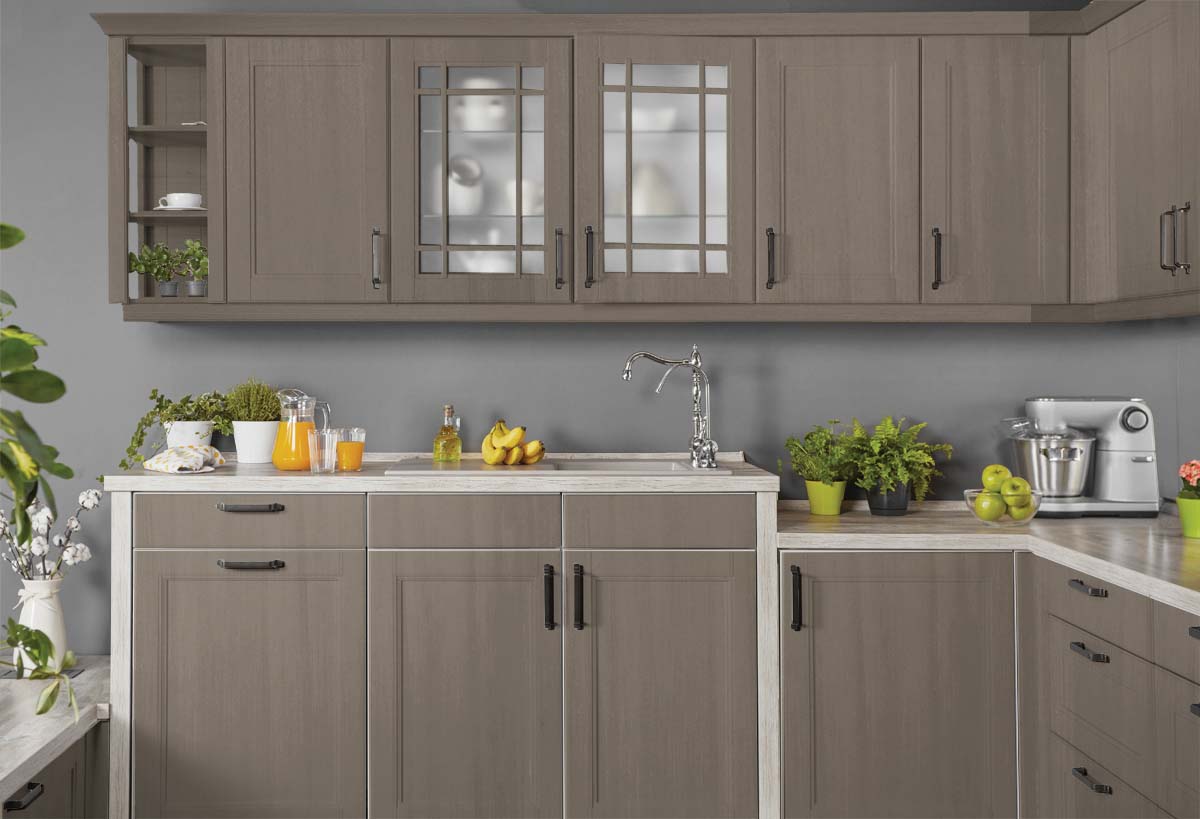 Retique It multi-purpose wood finish kit with four large Harbor Gray smooth finish wood stain applications for kitchen cabinets.