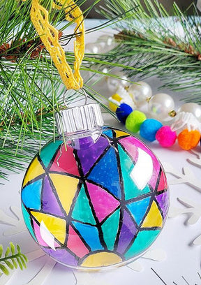 DecoArt glass paint marker set with six colorful markers for decorating glass surfaces and craft projects.