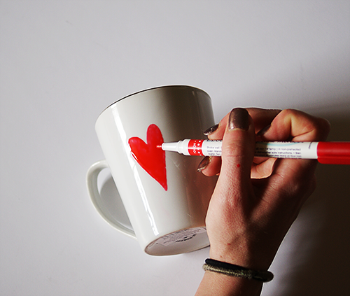DecoArt glass paint marker set with six colorful markers for decorating glass surfaces and creating vibrant designs.